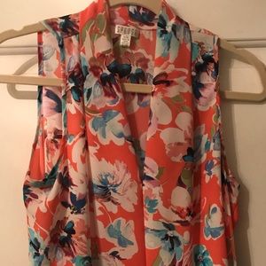 Pretty floral blouse, sleeveless